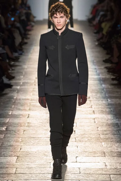 Look 27
